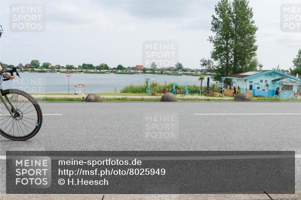 21.06.2025 - 27. Vierlanden-Triathlon H.Heesch http://msf.ph/oto/8025949 15.06.2025 12:09:20 Radfahren 692, 834, 895, 923 meine-sportfotos.de
