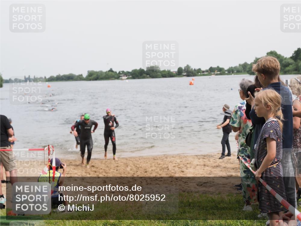 21.06.2025 - 27. Vierlanden-Triathlon MichiJ http://msf.ph/oto/8025952 15.06.2026 10:56:57 Schwimmen 642, 651, 654, 688, 711, 718, 755 meine-sportfotos.de
