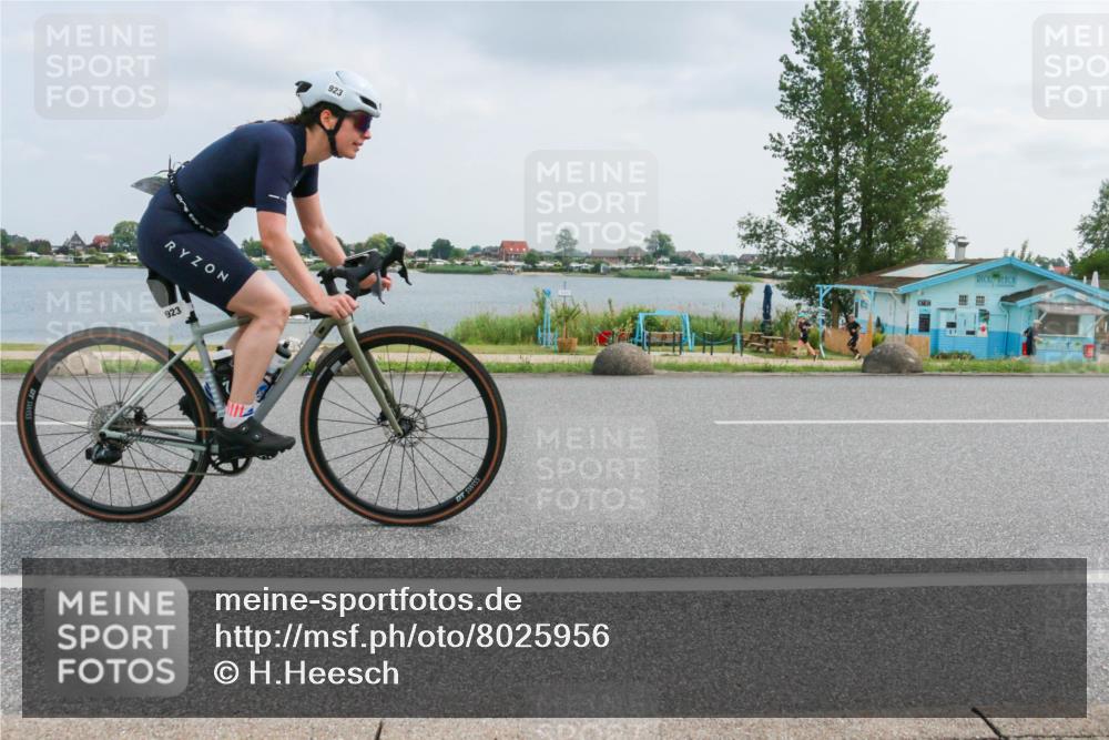 21.06.2025 - 27. Vierlanden-Triathlon H.Heesch http://msf.ph/oto/8025956 15.06.2025 12:09:21 Radfahren 692, 834, 923 meine-sportfotos.de