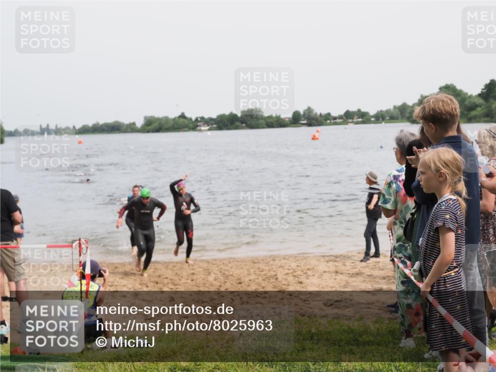 21.06.2025 - 27. Vierlanden-Triathlon MichiJ http://msf.ph/oto/8025963 15.06.2026 10:56:57 Schwimmen 642, 651, 654, 688, 711, 718, 755 meine-sportfotos.de