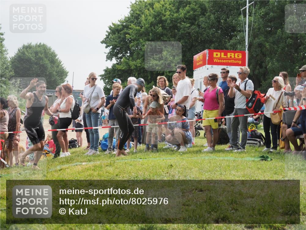 15.06.2025 - 27. Vierlanden-Triathlon KatJ http://msf.ph/oto/8025976 15.06.2025 10:59:06 Schwimmen 706, 709, 760 meine-sportfotos.de