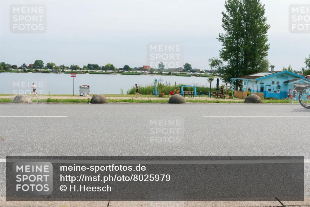 21.06.2025 - 27. Vierlanden-Triathlon H.Heesch http://msf.ph/oto/8025979 15.06.2025 11:18:47 Radfahren 832, 846 meine-sportfotos.de