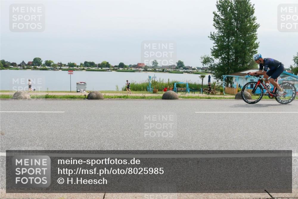 21.06.2025 - 27. Vierlanden-Triathlon H.Heesch http://msf.ph/oto/8025985 15.06.2025 11:18:47 Radfahren 832, 846 meine-sportfotos.de