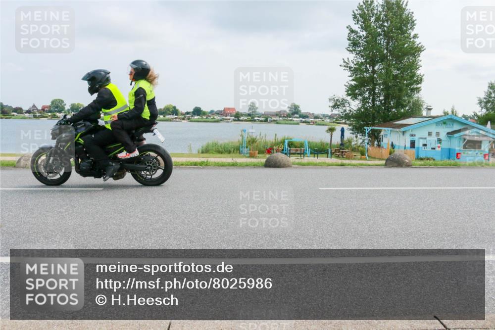 21.06.2025 - 27. Vierlanden-Triathlon H.Heesch http://msf.ph/oto/8025986 15.06.2025 12:09:33 Radfahren 759, 800 meine-sportfotos.de