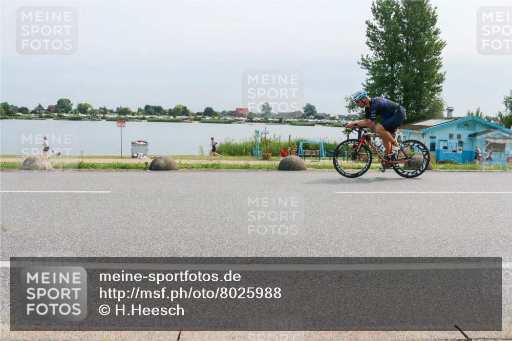 21.06.2025 - 27. Vierlanden-Triathlon H.Heesch http://msf.ph/oto/8025988 15.06.2025 11:18:47 Radfahren 832, 846 meine-sportfotos.de