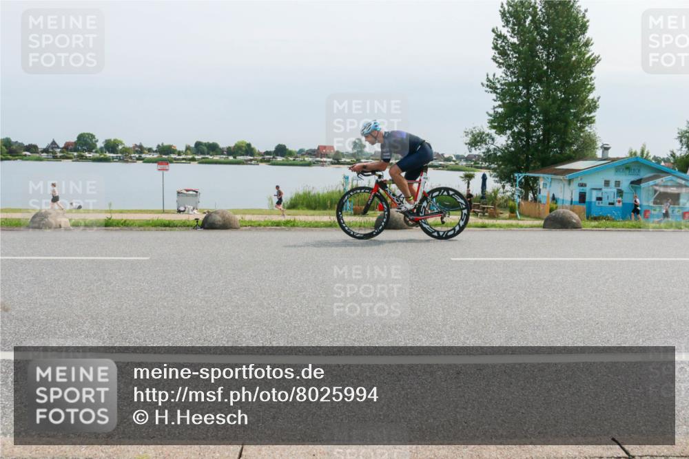 21.06.2025 - 27. Vierlanden-Triathlon H.Heesch http://msf.ph/oto/8025994 15.06.2025 11:18:47 Radfahren 832, 846 meine-sportfotos.de