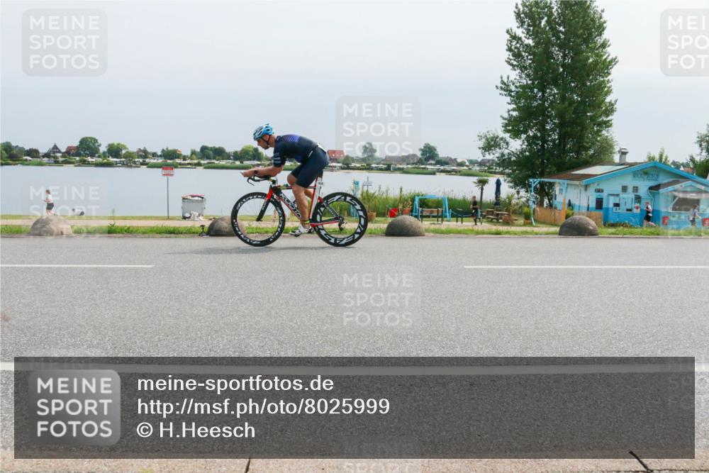 21.06.2025 - 27. Vierlanden-Triathlon H.Heesch http://msf.ph/oto/8025999 15.06.2025 11:18:47 Radfahren 832, 846 meine-sportfotos.de