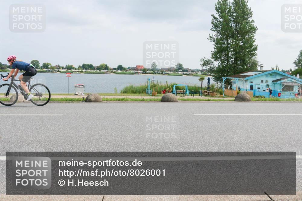 21.06.2025 - 27. Vierlanden-Triathlon H.Heesch http://msf.ph/oto/8026001 15.06.2025 12:09:37 Radfahren 854, 955, 965 meine-sportfotos.de