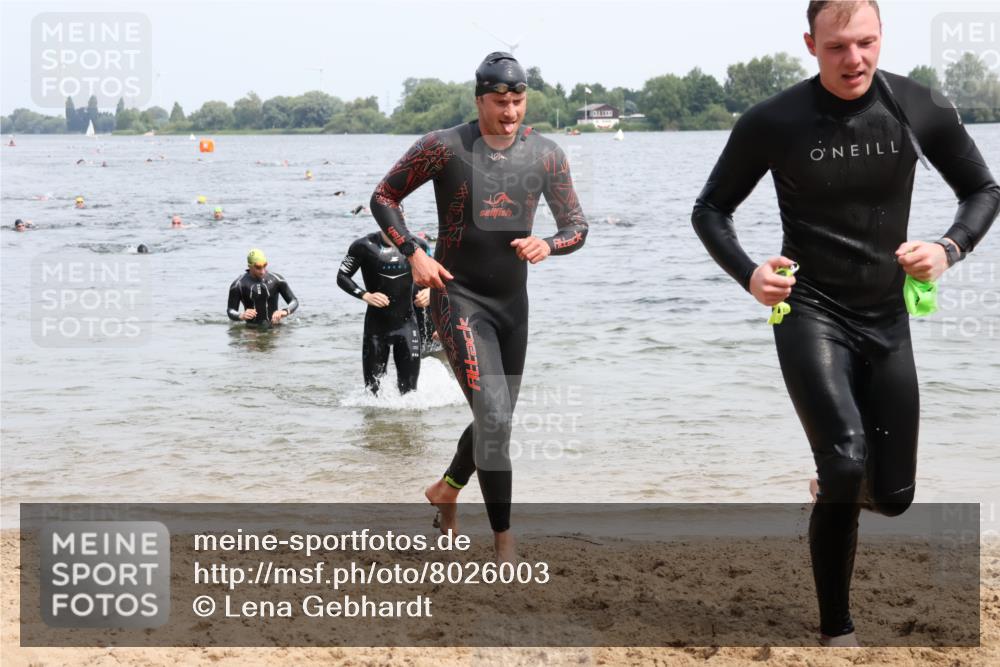 15.06.2025 - 27. Vierlanden-Triathlon Lena Gebhardt http://msf.ph/oto/8026003 15.06.2025 10:57:54 Schwimmen 640, 647, 686, 705, 738, 774 meine-sportfotos.de