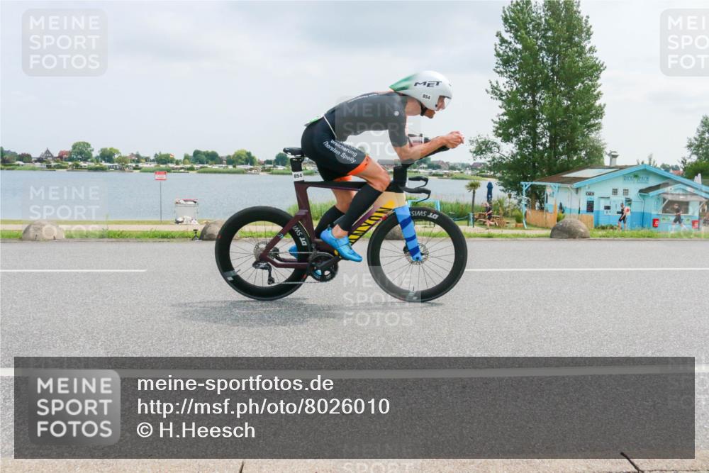 21.06.2025 - 27. Vierlanden-Triathlon H.Heesch http://msf.ph/oto/8026010 15.06.2025 12:09:40 Radfahren 854, 955, 965 meine-sportfotos.de