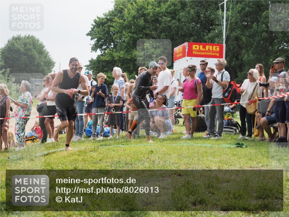 15.06.2025 - 27. Vierlanden-Triathlon KatJ http://msf.ph/oto/8026013 15.06.2025 10:59:07 Schwimmen 706, 709, 760 meine-sportfotos.de
