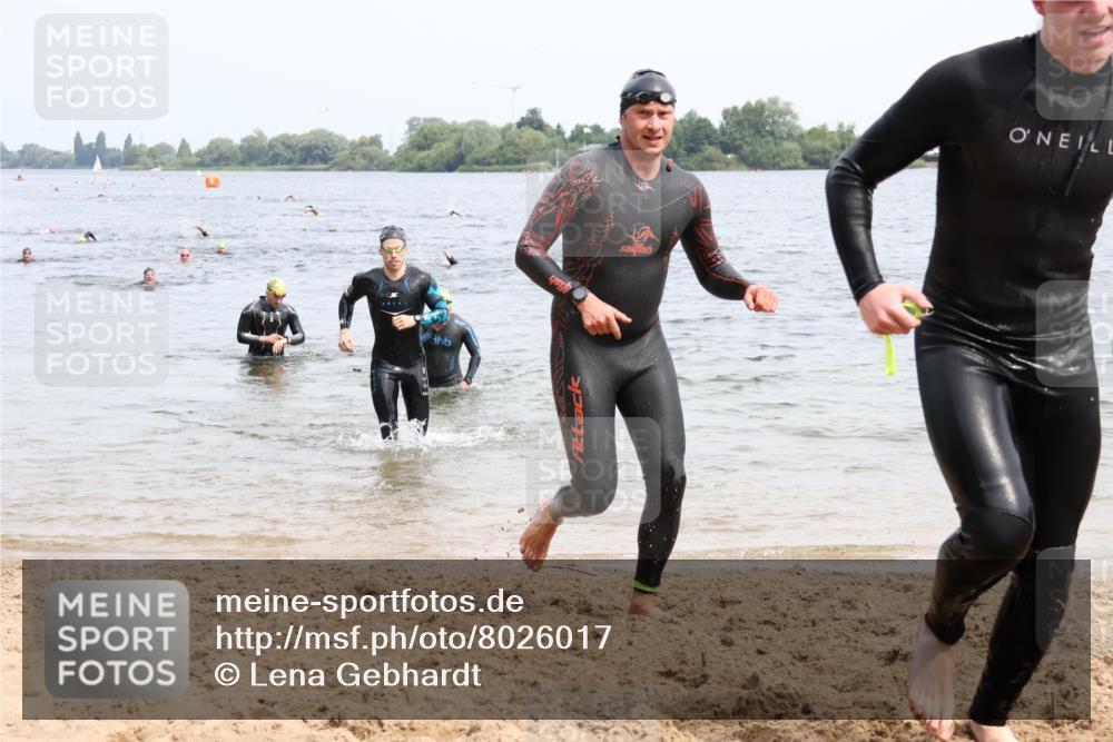 15.06.2025 - 27. Vierlanden-Triathlon Lena Gebhardt http://msf.ph/oto/8026017 15.06.2025 10:57:54 Schwimmen 640, 647, 686, 705, 738, 774 meine-sportfotos.de