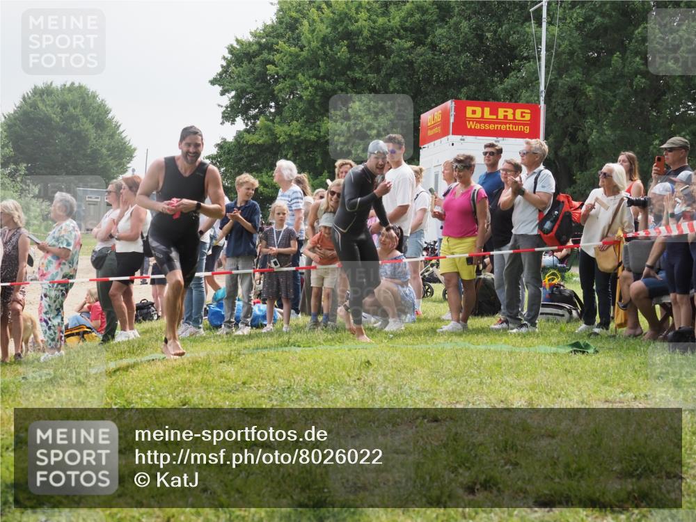 15.06.2025 - 27. Vierlanden-Triathlon KatJ http://msf.ph/oto/8026022 15.06.2025 10:59:07 Schwimmen 706, 709, 760 meine-sportfotos.de