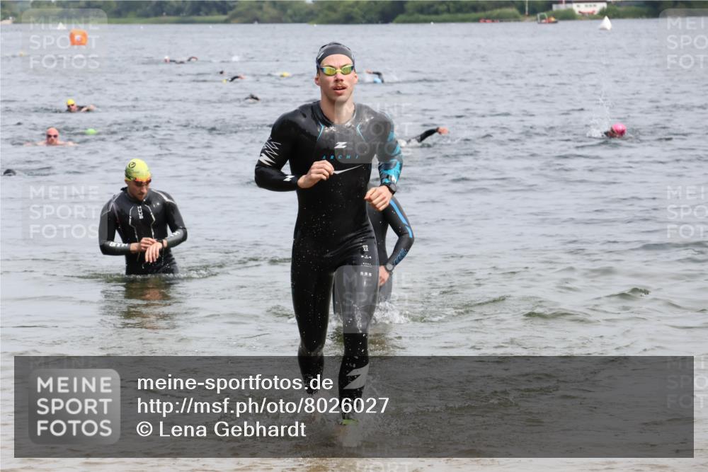 15.06.2025 - 27. Vierlanden-Triathlon Lena Gebhardt http://msf.ph/oto/8026027 15.06.2025 10:57:55 Schwimmen 640, 647, 686, 705, 738, 774 meine-sportfotos.de