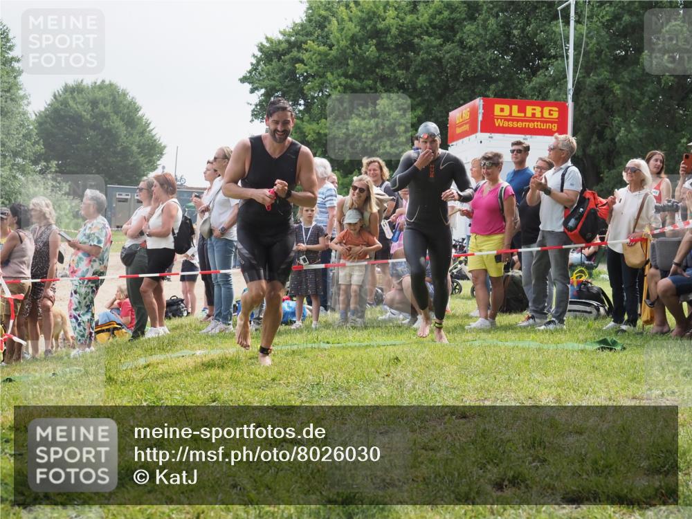 15.06.2025 - 27. Vierlanden-Triathlon KatJ http://msf.ph/oto/8026030 15.06.2025 10:59:07 Schwimmen 706, 709, 760 meine-sportfotos.de