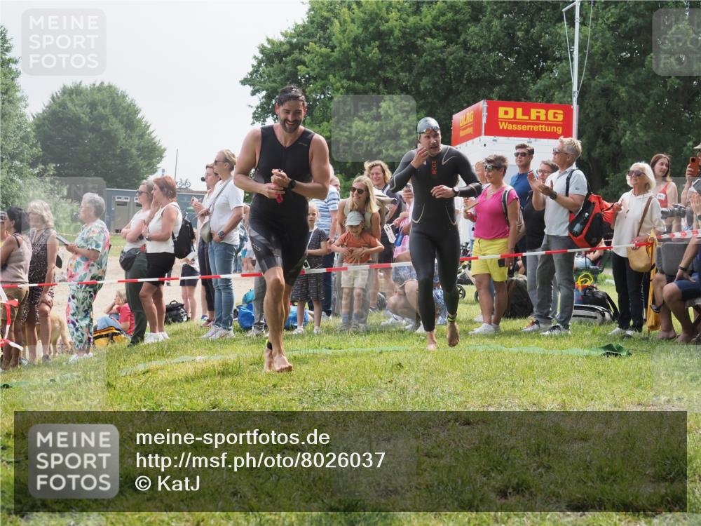 15.06.2025 - 27. Vierlanden-Triathlon KatJ http://msf.ph/oto/8026037 15.06.2025 10:59:07 Schwimmen 706, 709, 760 meine-sportfotos.de