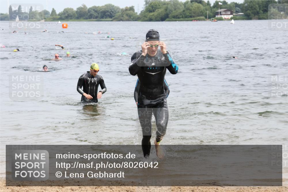 15.06.2025 - 27. Vierlanden-Triathlon Lena Gebhardt http://msf.ph/oto/8026042 15.06.2025 10:57:56 Schwimmen 640, 647, 686, 705, 738, 774 meine-sportfotos.de