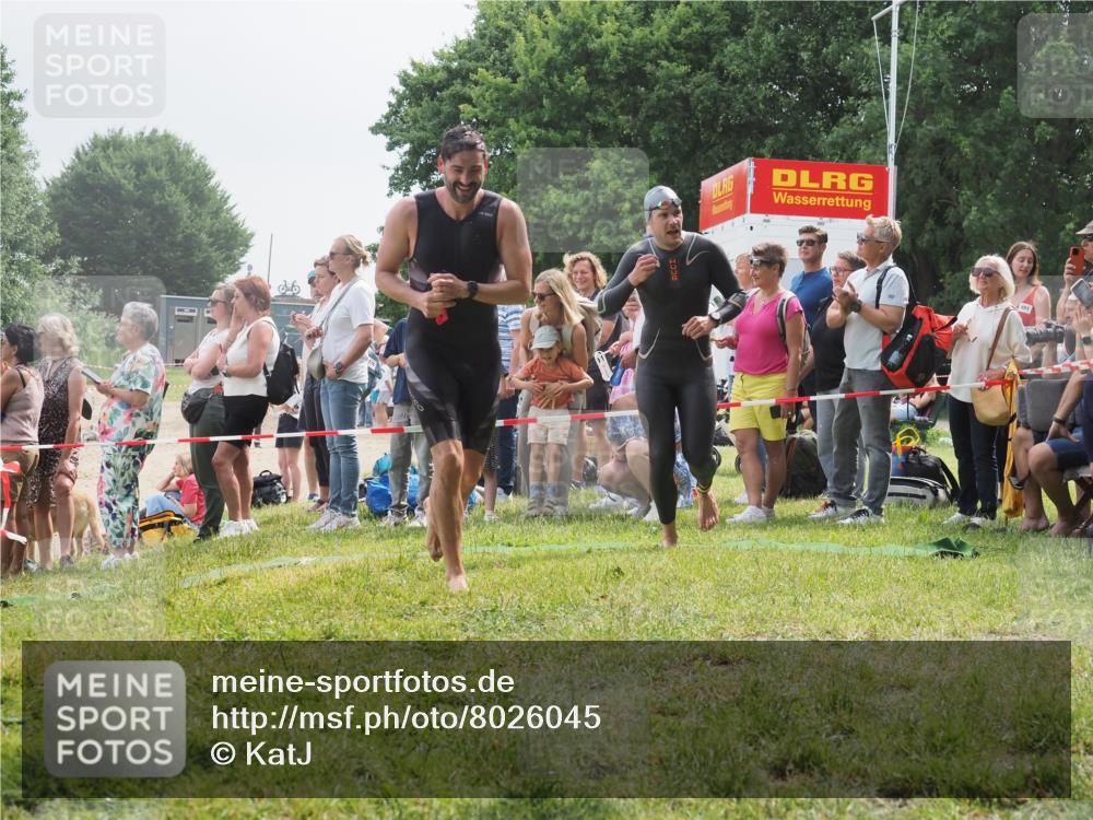 15.06.2025 - 27. Vierlanden-Triathlon KatJ http://msf.ph/oto/8026045 15.06.2025 10:59:07 Schwimmen 706, 709, 760 meine-sportfotos.de