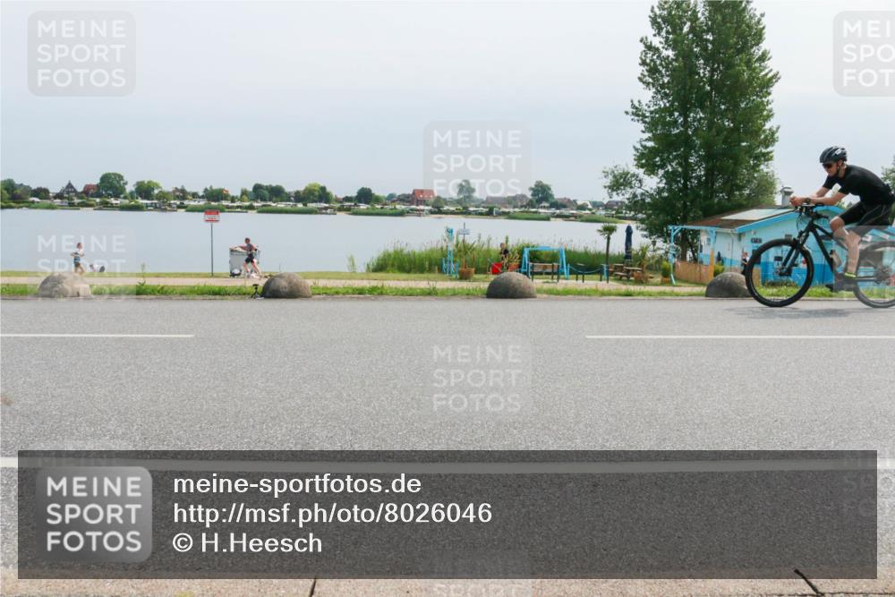 21.06.2025 - 27. Vierlanden-Triathlon H.Heesch http://msf.ph/oto/8026046 15.06.2025 11:18:49 Radfahren 745, 832, 846, 863 meine-sportfotos.de