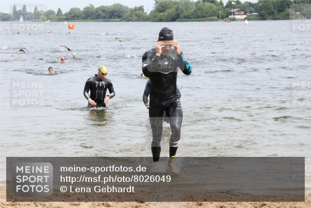 15.06.2025 - 27. Vierlanden-Triathlon Lena Gebhardt http://msf.ph/oto/8026049 15.06.2025 10:57:56 Schwimmen 640, 647, 686, 705, 738, 774 meine-sportfotos.de