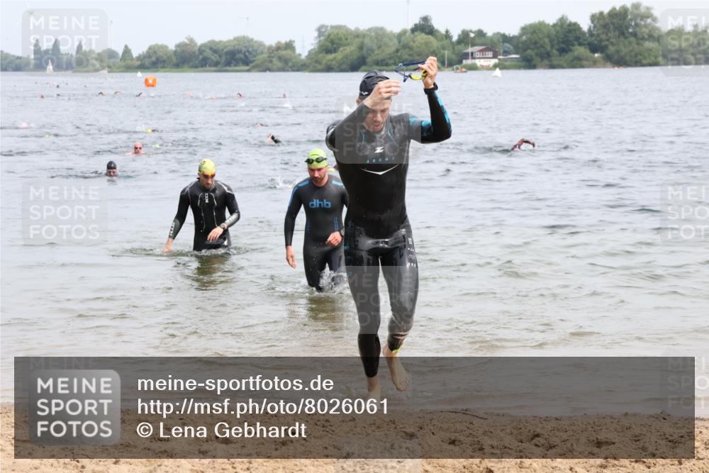 15.06.2025 - 27. Vierlanden-Triathlon Lena Gebhardt http://msf.ph/oto/8026061 15.06.2025 10:57:56 Schwimmen 640, 647, 686, 705, 738, 774 meine-sportfotos.de