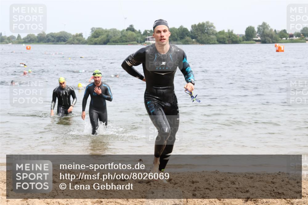 15.06.2025 - 27. Vierlanden-Triathlon Lena Gebhardt http://msf.ph/oto/8026069 15.06.2025 10:57:58 Schwimmen 640, 647, 686, 705, 738 meine-sportfotos.de