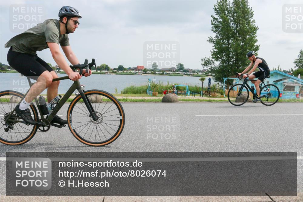 21.06.2025 - 27. Vierlanden-Triathlon H.Heesch http://msf.ph/oto/8026074 15.06.2025 12:10:16 Radfahren 742, 849 meine-sportfotos.de