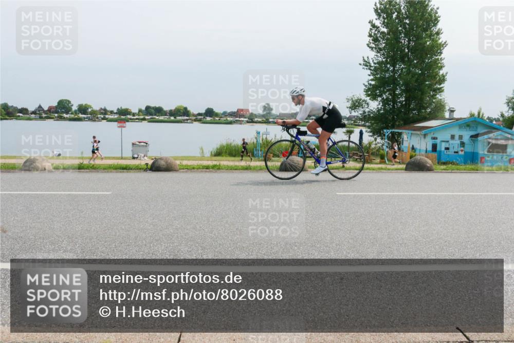 21.06.2025 - 27. Vierlanden-Triathlon H.Heesch http://msf.ph/oto/8026088 15.06.2025 11:18:50 Radfahren 745, 832, 863 meine-sportfotos.de