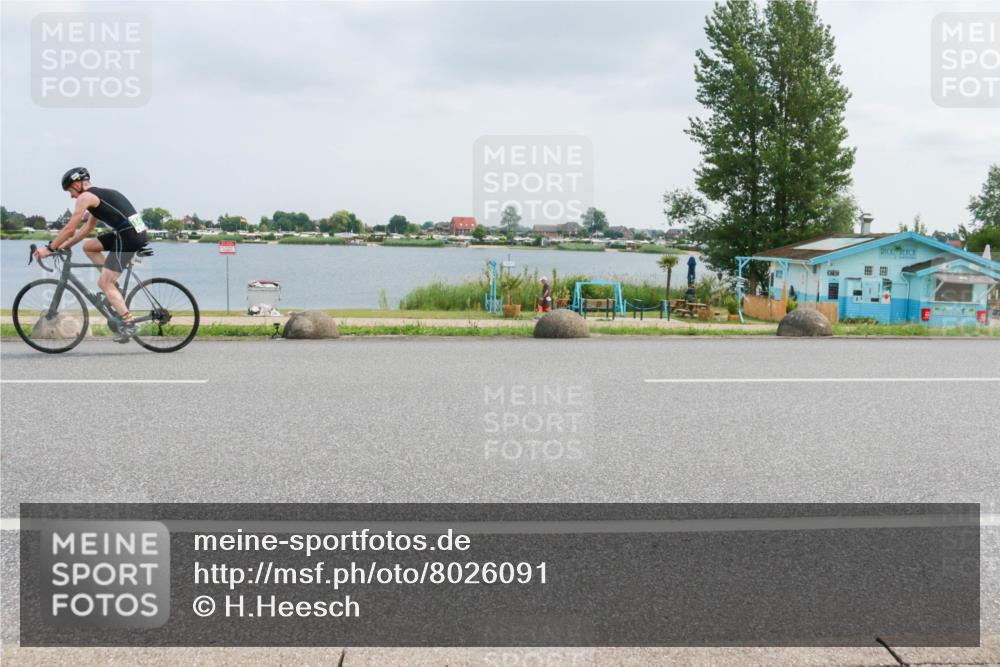 21.06.2025 - 27. Vierlanden-Triathlon H.Heesch http://msf.ph/oto/8026091 15.06.2025 12:10:17 Radfahren 742, 849 meine-sportfotos.de