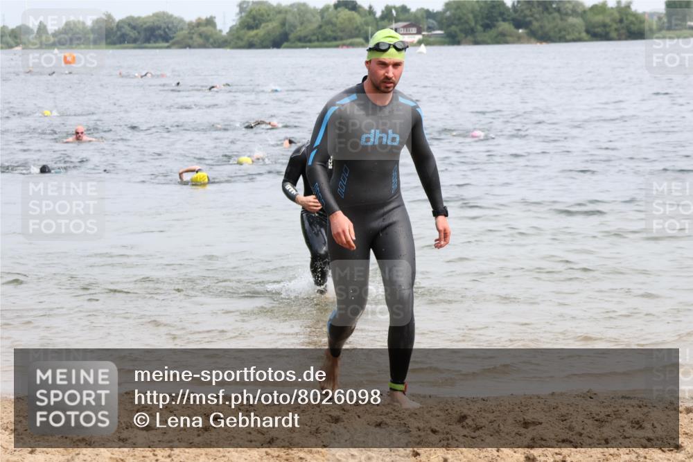 15.06.2025 - 27. Vierlanden-Triathlon Lena Gebhardt http://msf.ph/oto/8026098 15.06.2025 10:58:01 Schwimmen 640, 647, 705, 738, 762 meine-sportfotos.de