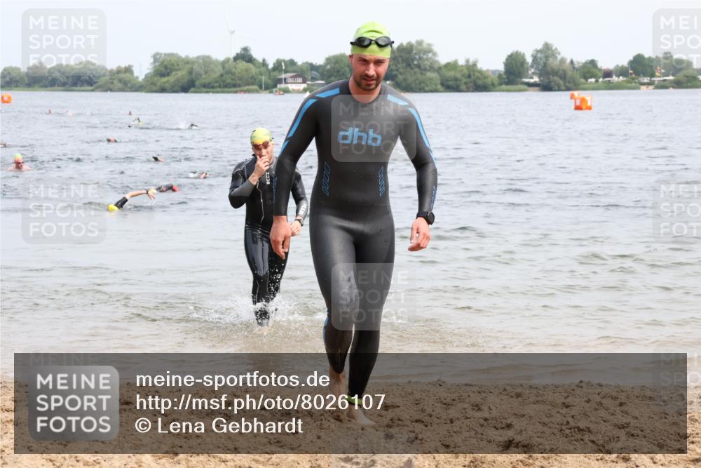 15.06.2025 - 27. Vierlanden-Triathlon Lena Gebhardt http://msf.ph/oto/8026107 15.06.2025 10:58:03 Schwimmen 640, 647, 705, 738, 762 meine-sportfotos.de