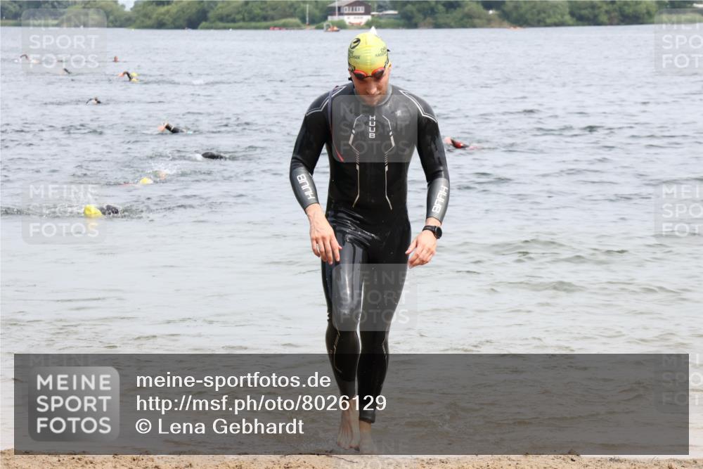 15.06.2025 - 27. Vierlanden-Triathlon Lena Gebhardt http://msf.ph/oto/8026129 15.06.2025 10:58:05 Schwimmen 640, 647, 705, 762 meine-sportfotos.de