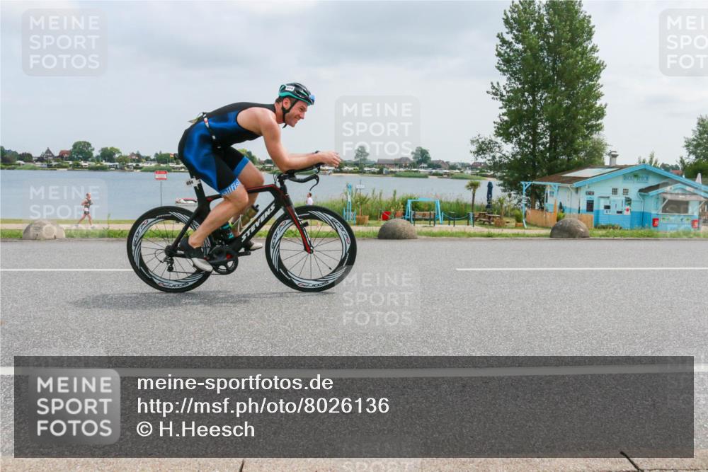 21.06.2025 - 27. Vierlanden-Triathlon H.Heesch http://msf.ph/oto/8026136 15.06.2025 12:10:35 Radfahren 654, 685, 707 meine-sportfotos.de