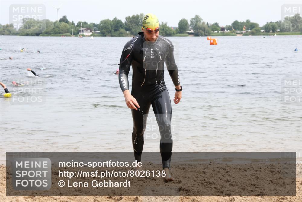 15.06.2025 - 27. Vierlanden-Triathlon Lena Gebhardt http://msf.ph/oto/8026138 15.06.2025 10:58:06 Schwimmen 640, 647, 762, 769 meine-sportfotos.de