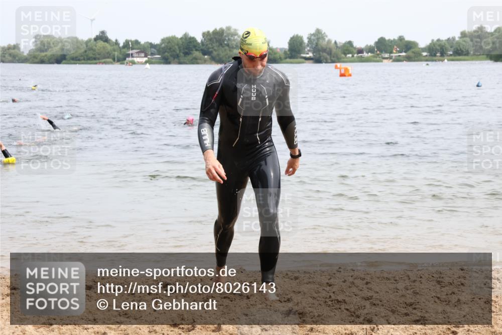 15.06.2025 - 27. Vierlanden-Triathlon Lena Gebhardt http://msf.ph/oto/8026143 15.06.2025 10:58:06 Schwimmen 640, 647, 762, 769 meine-sportfotos.de