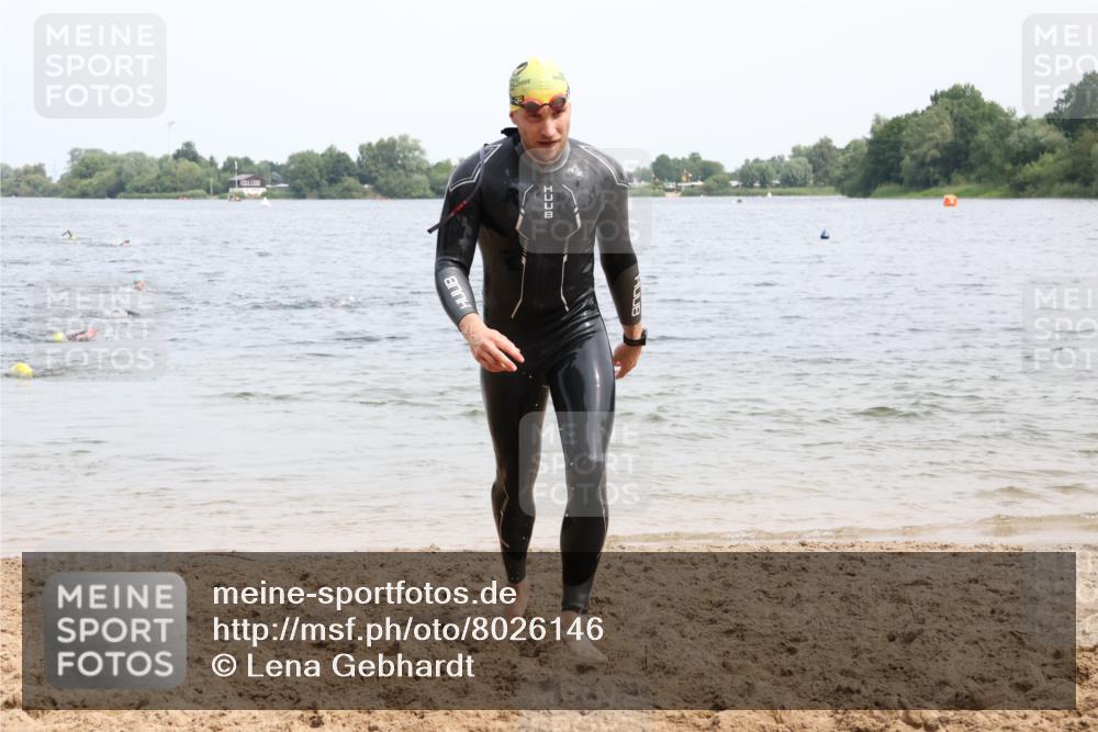 15.06.2025 - 27. Vierlanden-Triathlon Lena Gebhardt http://msf.ph/oto/8026146 15.06.2025 10:58:07 Schwimmen 640, 647, 762, 769 meine-sportfotos.de