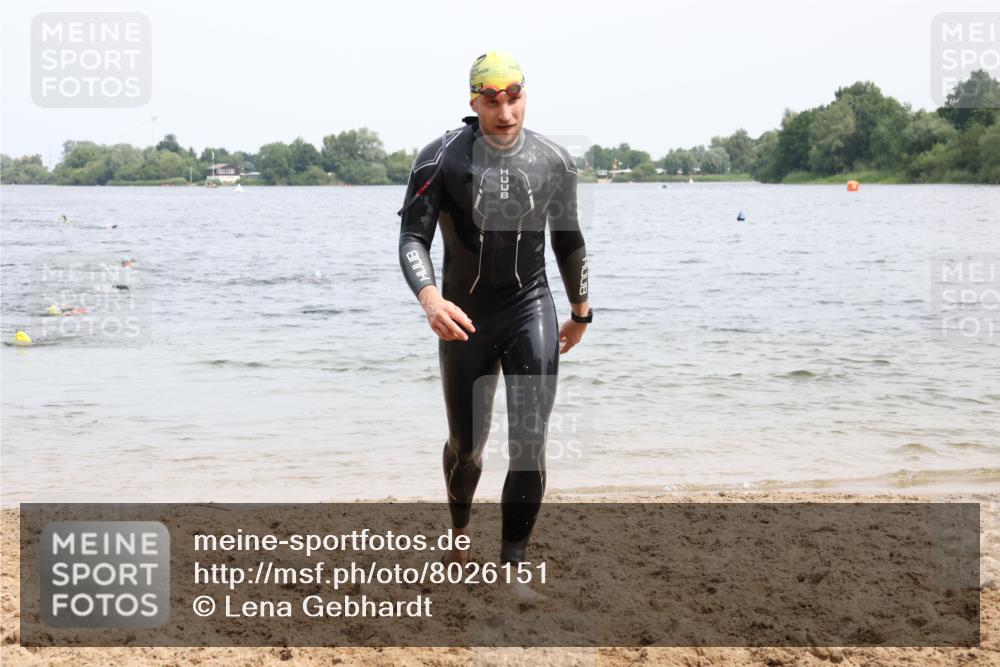 15.06.2025 - 27. Vierlanden-Triathlon Lena Gebhardt http://msf.ph/oto/8026151 15.06.2025 10:58:07 Schwimmen 640, 647, 762, 769 meine-sportfotos.de
