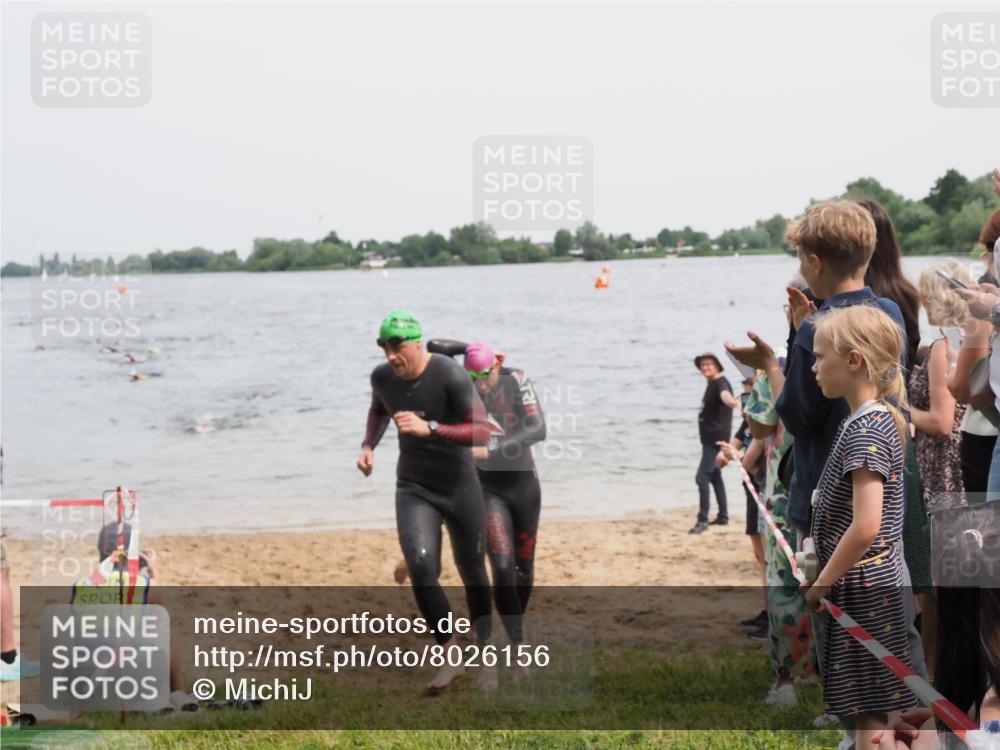 21.06.2025 - 27. Vierlanden-Triathlon MichiJ http://msf.ph/oto/8026156 15.06.2026 10:57:00 Schwimmen 654, 688, 711, 718, 755 meine-sportfotos.de