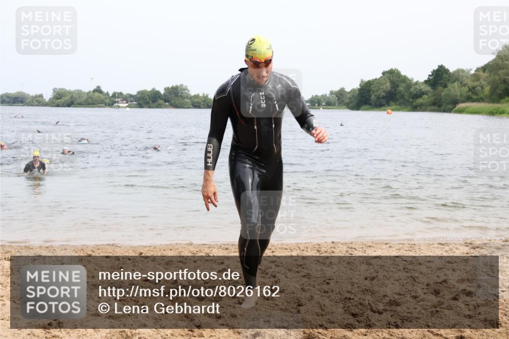 15.06.2025 - 27. Vierlanden-Triathlon Lena Gebhardt http://msf.ph/oto/8026162 15.06.2025 10:58:08 Schwimmen 640, 647, 762, 769 meine-sportfotos.de