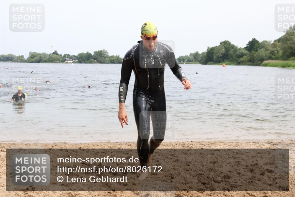 15.06.2025 - 27. Vierlanden-Triathlon Lena Gebhardt http://msf.ph/oto/8026172 15.06.2025 10:58:08 Schwimmen 640, 647, 762, 769 meine-sportfotos.de