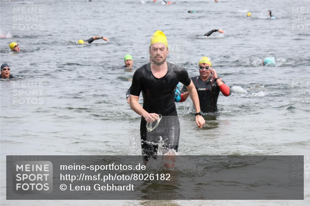 15.06.2025 - 27. Vierlanden-Triathlon Lena Gebhardt http://msf.ph/oto/8026182 15.06.2025 10:58:13 Schwimmen 640, 710, 762, 769 meine-sportfotos.de