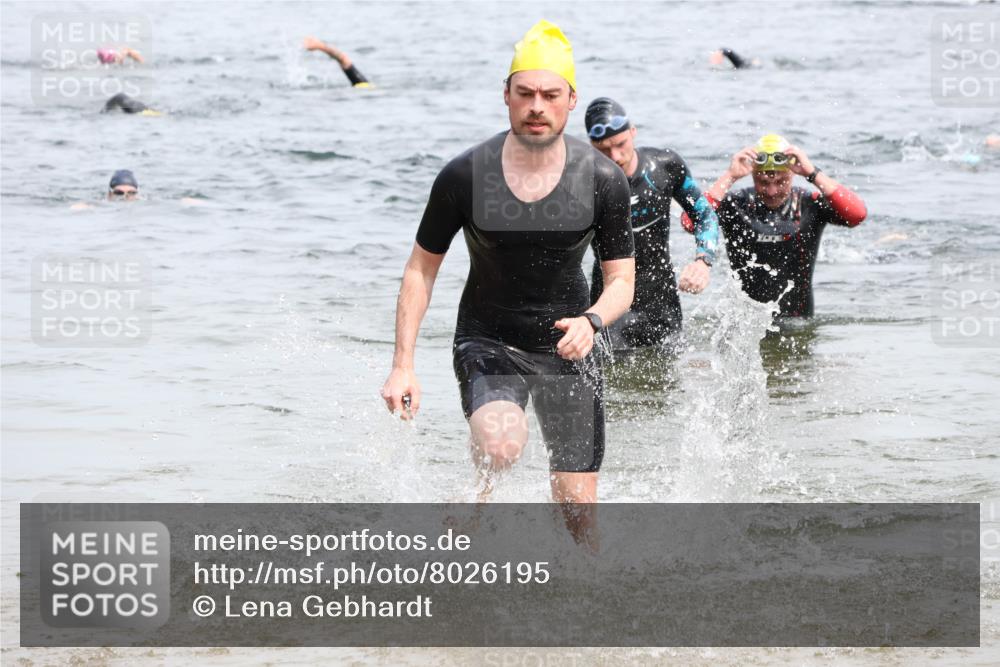 15.06.2025 - 27. Vierlanden-Triathlon Lena Gebhardt http://msf.ph/oto/8026195 15.06.2025 10:58:13 Schwimmen 640, 710, 762, 769 meine-sportfotos.de
