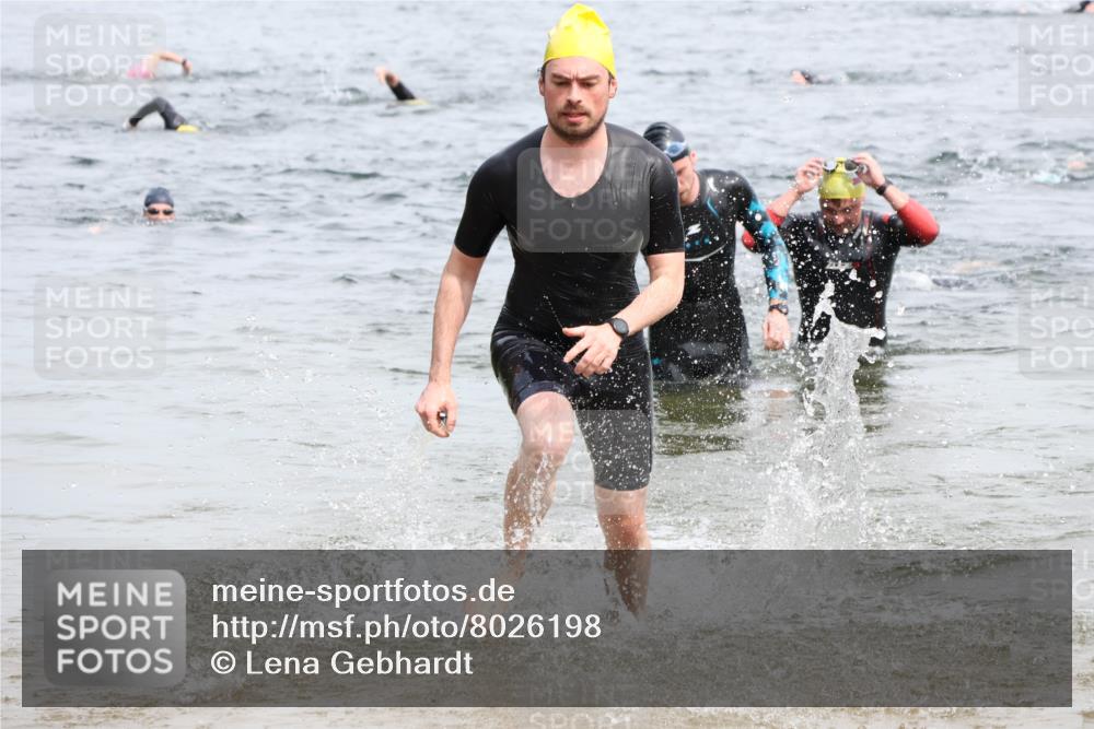 15.06.2025 - 27. Vierlanden-Triathlon Lena Gebhardt http://msf.ph/oto/8026198 15.06.2025 10:58:14 Schwimmen 640, 710, 762, 769 meine-sportfotos.de