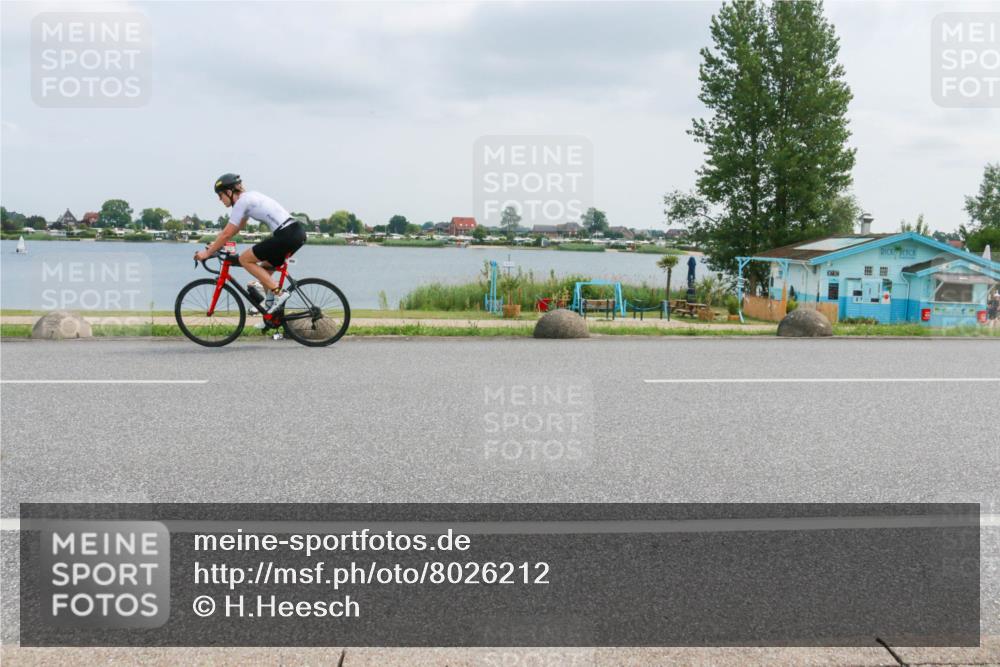 21.06.2025 - 27. Vierlanden-Triathlon H.Heesch http://msf.ph/oto/8026212 15.06.2025 12:11:01 Radfahren 880, 885, 932 meine-sportfotos.de