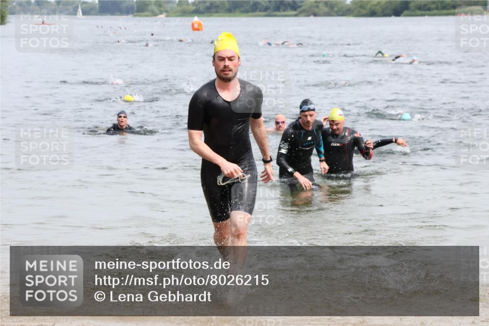 15.06.2025 - 27. Vierlanden-Triathlon Lena Gebhardt http://msf.ph/oto/8026215 15.06.2025 10:58:14 Schwimmen 640, 710, 762, 769 meine-sportfotos.de