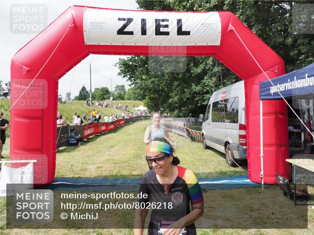 21.06.2025 - 27. Vierlanden-Triathlon MichiJ http://msf.ph/oto/8026218 15.06.2026 11:57:45 Ziel 478, 563 meine-sportfotos.de