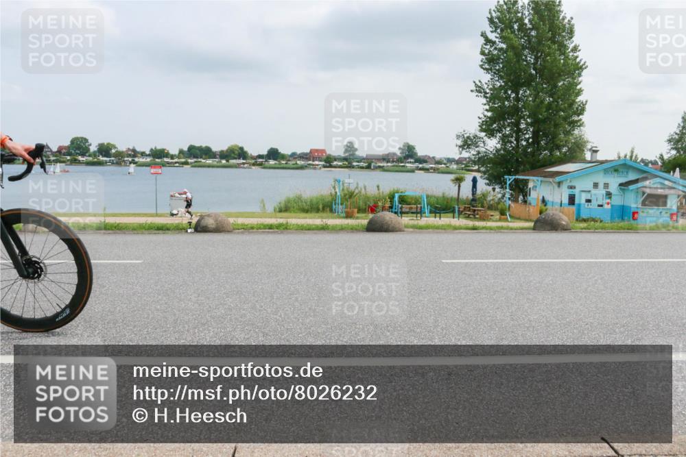 21.06.2025 - 27. Vierlanden-Triathlon H.Heesch http://msf.ph/oto/8026232 15.06.2025 12:11:17 Radfahren 760, 761 meine-sportfotos.de