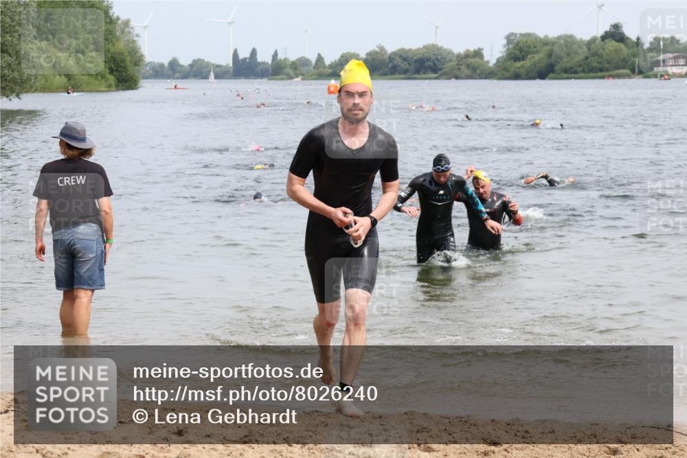 15.06.2025 - 27. Vierlanden-Triathlon Lena Gebhardt http://msf.ph/oto/8026240 15.06.2025 10:58:15 Schwimmen 710, 762, 769 meine-sportfotos.de