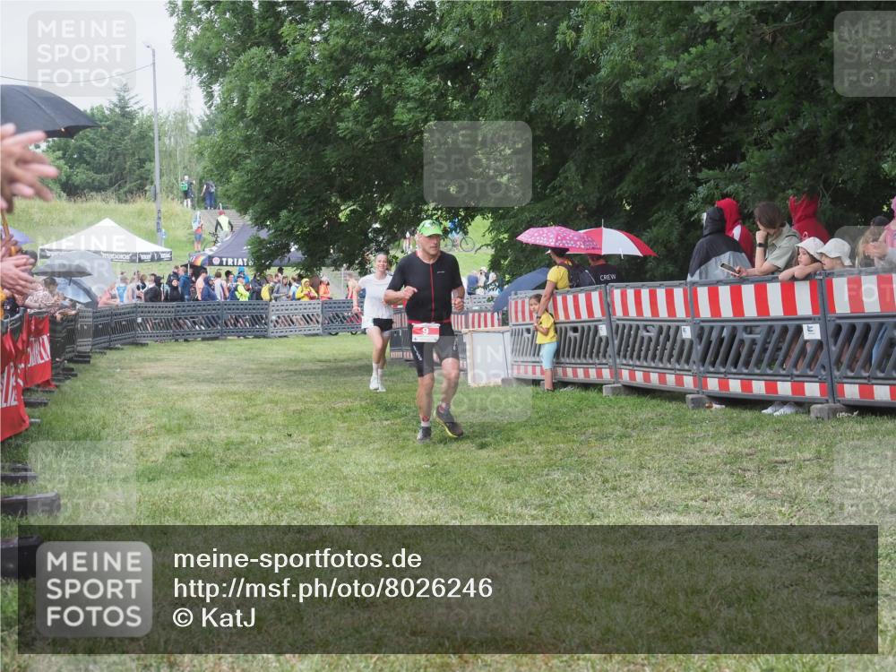 21.06.2025 - 27. Vierlanden-Triathlon KatJ http://msf.ph/oto/8026246 15.06.2025 13:29:12 Ziel 9, 952 meine-sportfotos.de