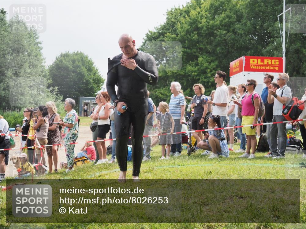 15.06.2025 - 27. Vierlanden-Triathlon KatJ http://msf.ph/oto/8026253 15.06.2025 10:59:41 Schwimmen 641, 668, 751 meine-sportfotos.de